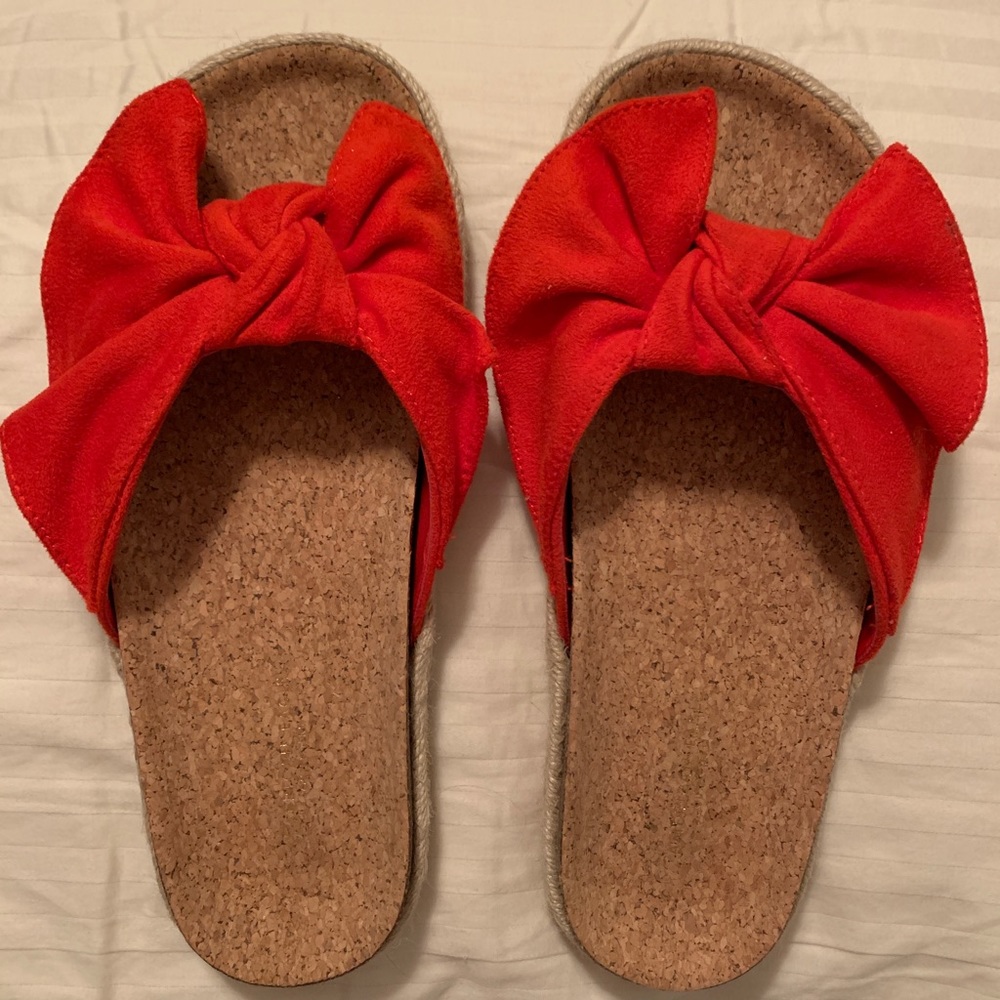 Red bow sandals